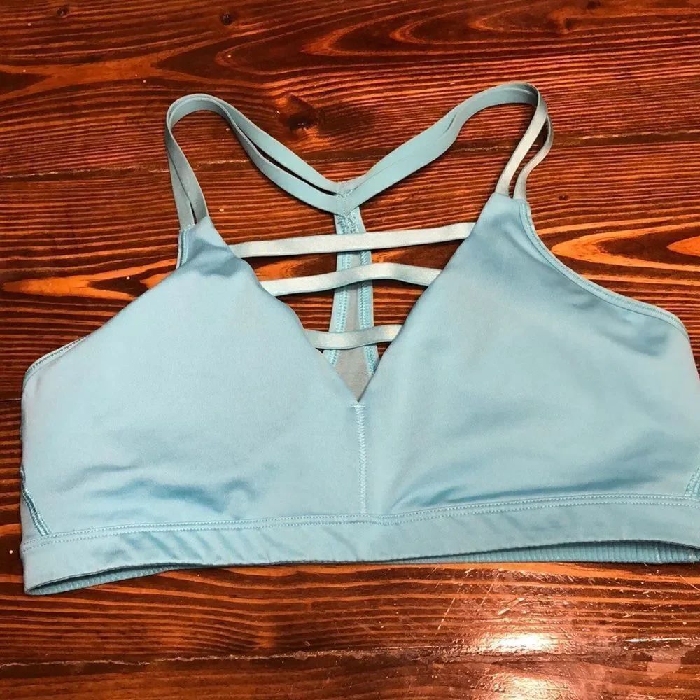 NWOT Victoria’s Secret Sports Bra Size Medium